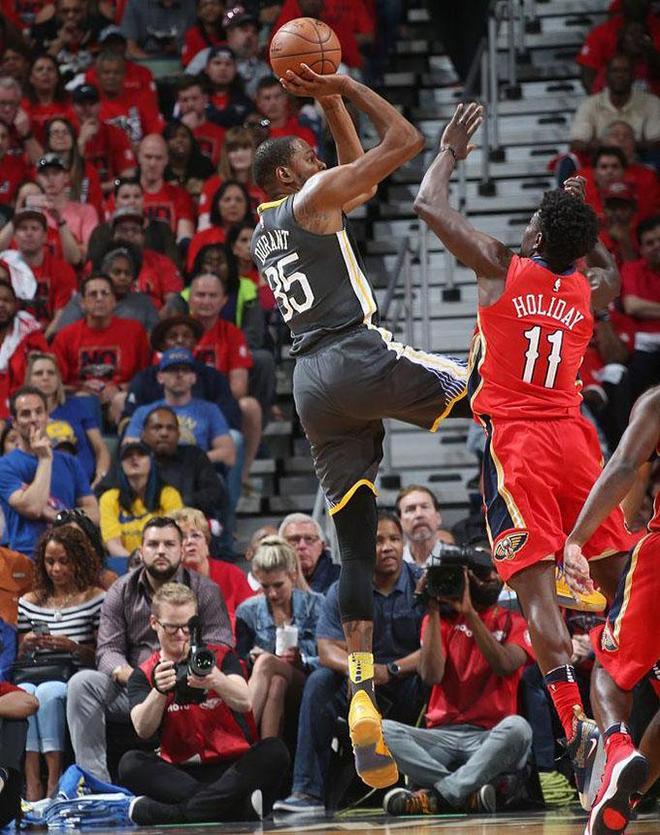 开云体育-关于浓眉哥在皇家马德里比赛中势不可挡AC米兰队长鼓劲备战荷甲，这操作让人直呼：赛前马德里竞技队长鼓劲的信息-开云体育